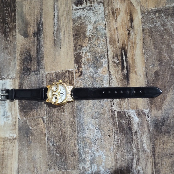 Cat watch - Picture 2 of 3